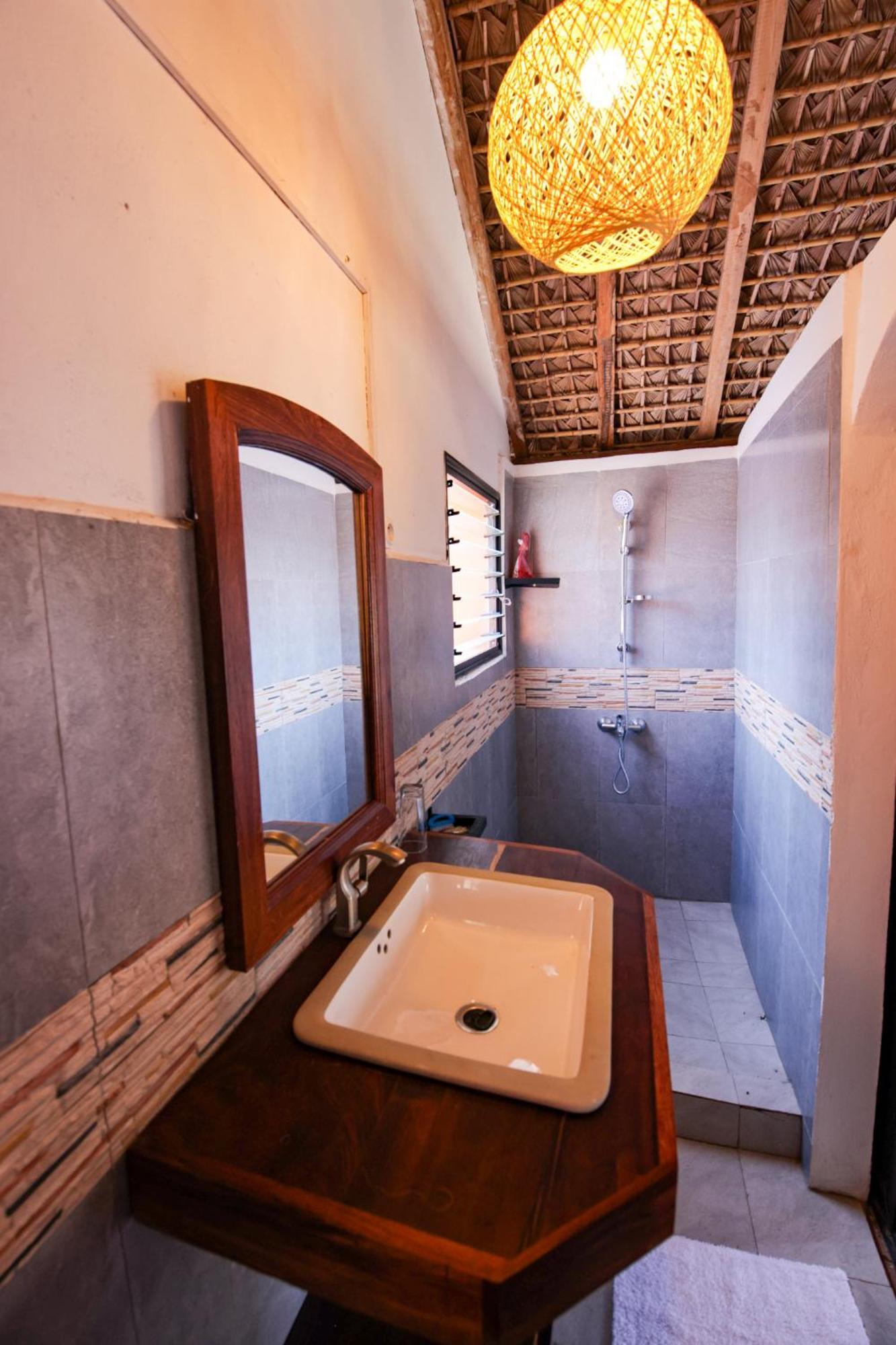 Hotel Le Jardin Des Delices à Mahajanga Extérieur photo